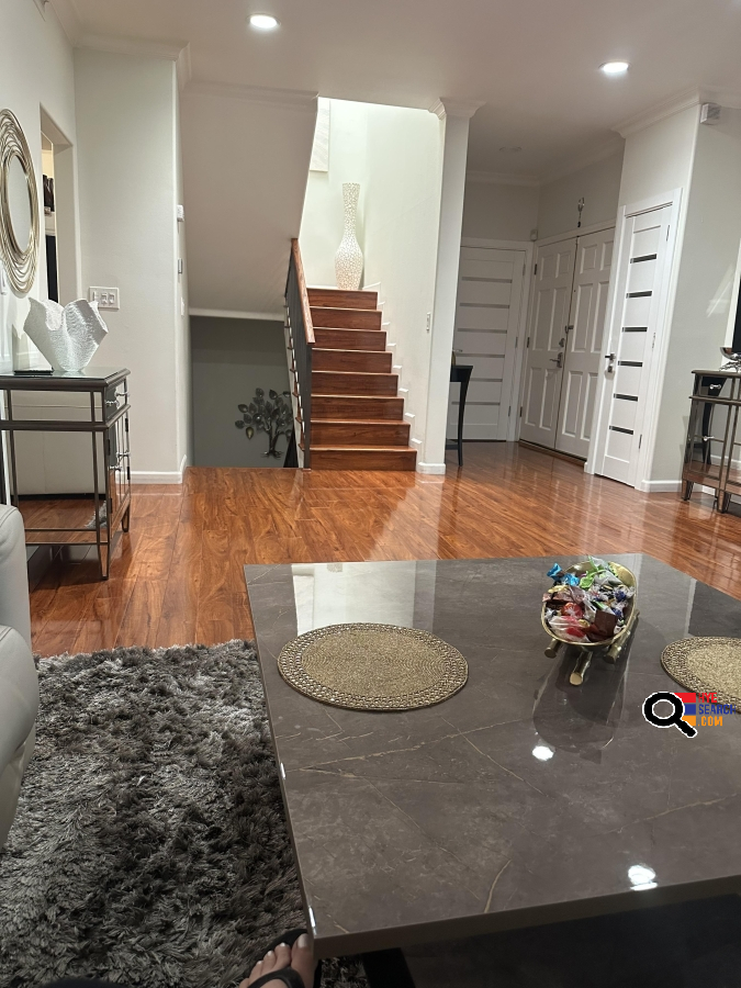  Townhouse for Rent (Attached Garage) in Van Nuys, CA