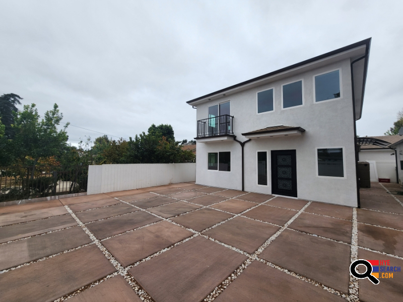  NEWLY RENOVATED UPPER WD FLR, CENTRAL AC, WASHER DRYER in RESEDA, CA