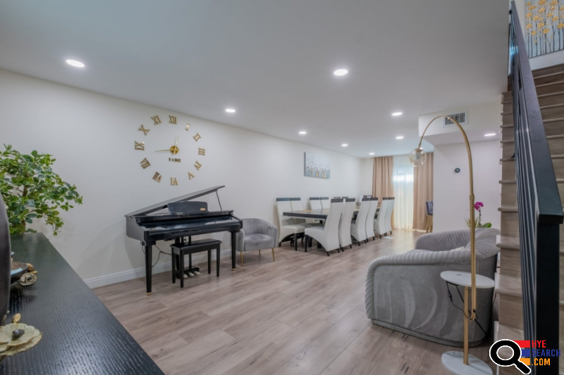  Townhome for Rent in Northridge, CA