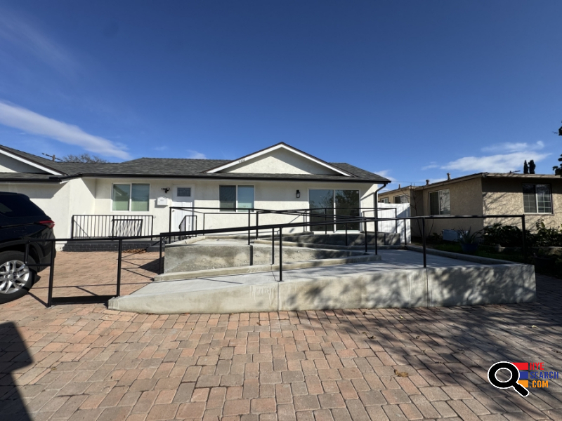 HOUSE FOR RENT. RCFE APPROVED in Panorama City, CA