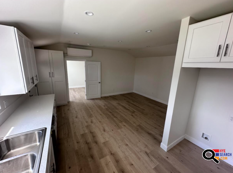  House for Rent in Reseda, CA