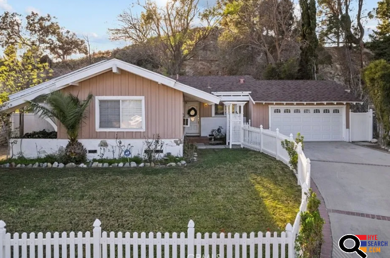 House for Rent in Granada Hills, CA