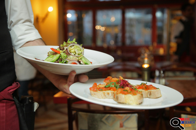 Experienced Server Needed in Hollywood, CA