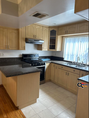  BEAUTIFUL TOWNHOUSE, CENTRAL AC/HEAT, WD FLR, WASHER DRYER SPACE, SS APPLS in Glendale, CA