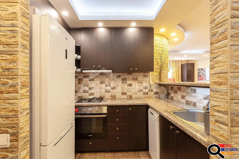 3-room apartment on Amiryan Street in the center, 69 sq.m., 3rd floor of 10, 2 bathrooms, major renovation